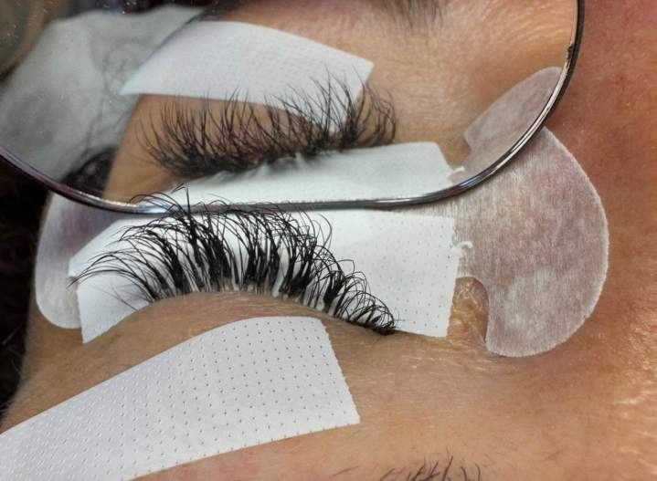 Regard intense, volume sur mesure.