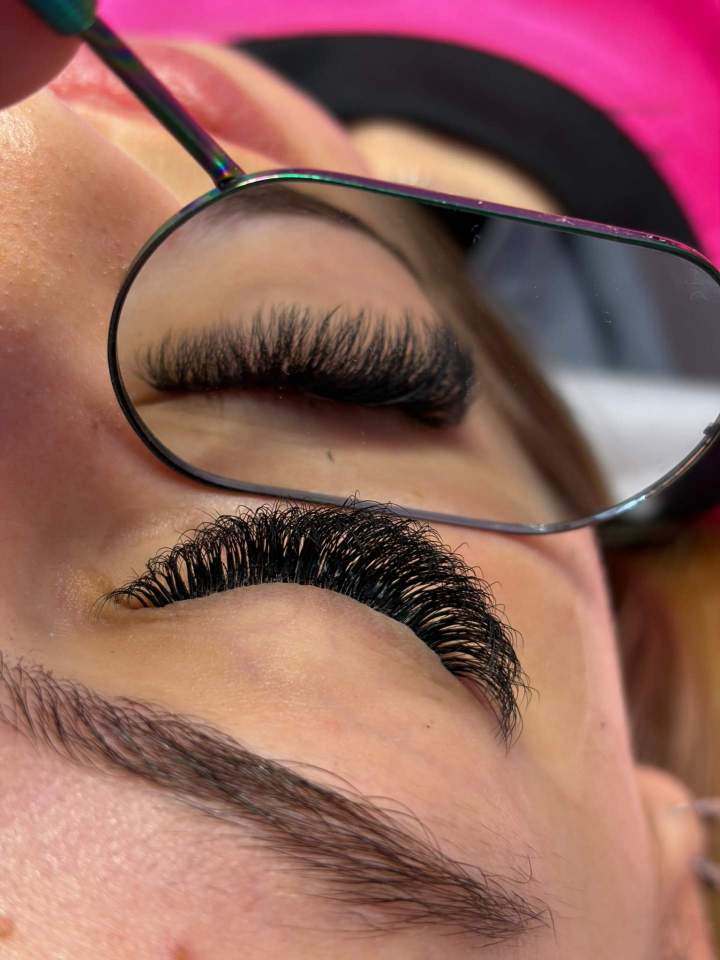 Pose d'extensions de cils