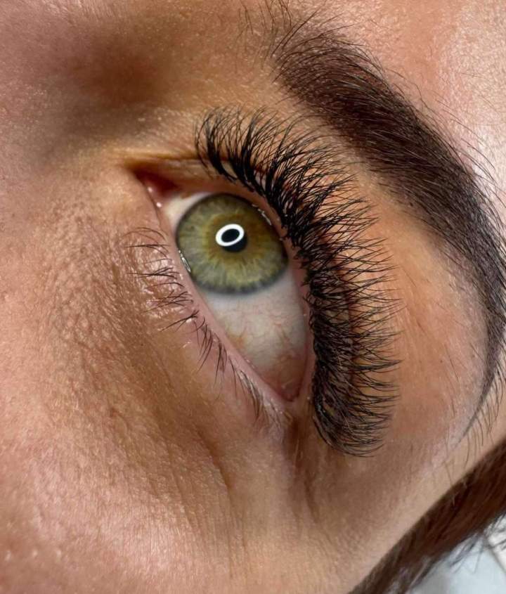 Rehaussement de cils Viuz-en-Sallaz